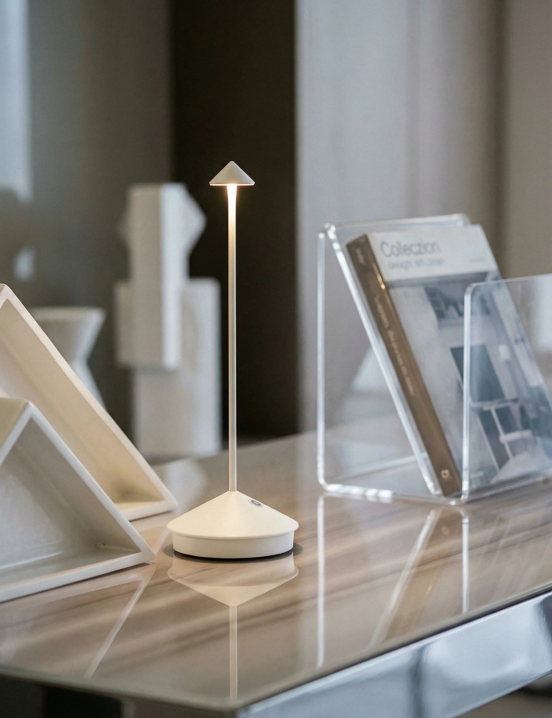 Cordless Table Lamp | Slim Vertical Design-Homefinn