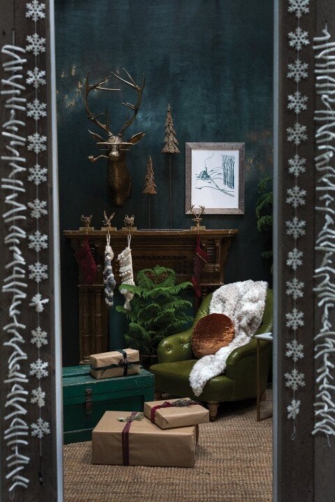 Artful Vintage Deer Head Wall Decoration - Image 7