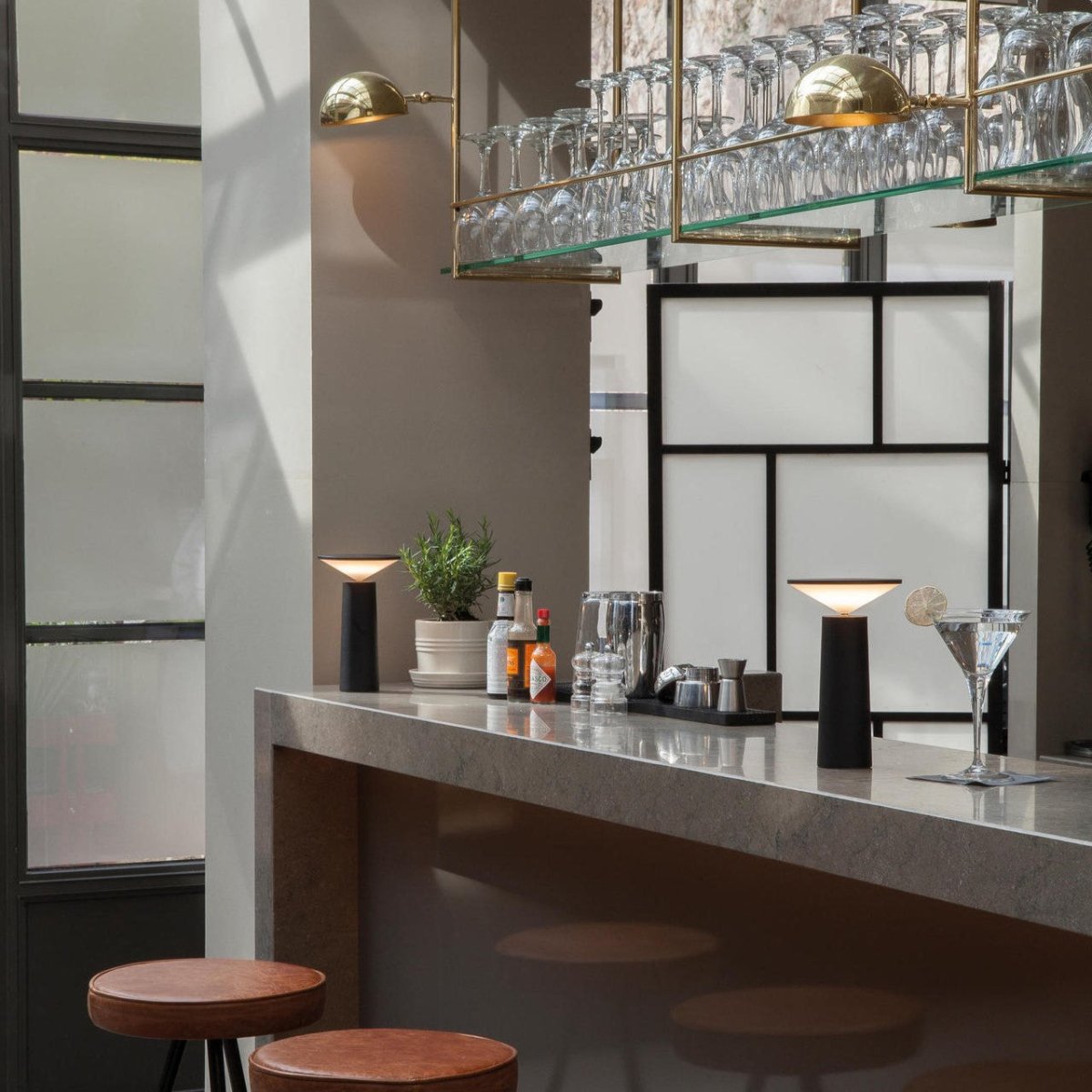 Modern Table Lamp | LED Light · Homefinn